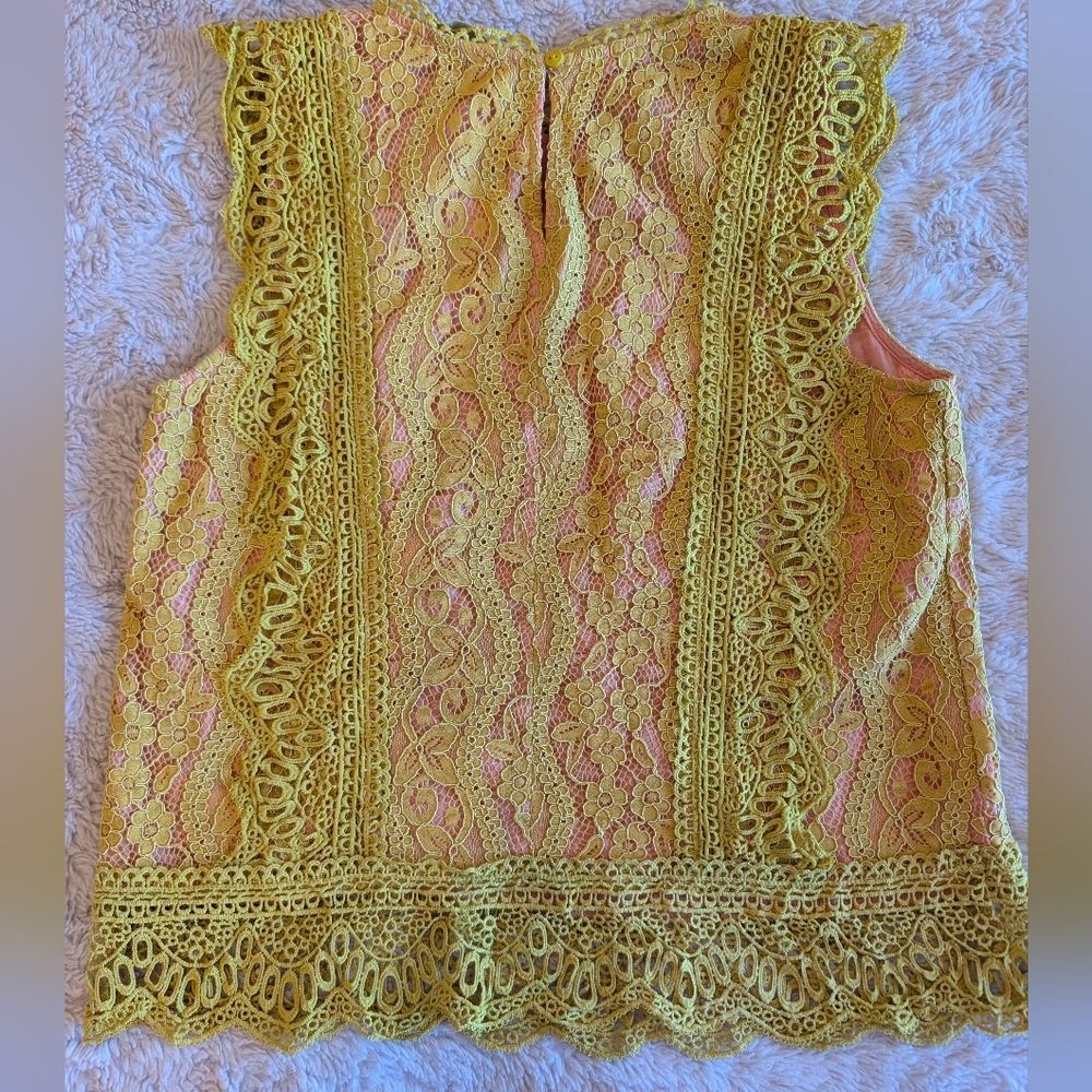 Sleeveless Lace Overlay Blouse‎ in Yellow with Pink Lining - Picture 4 of 8